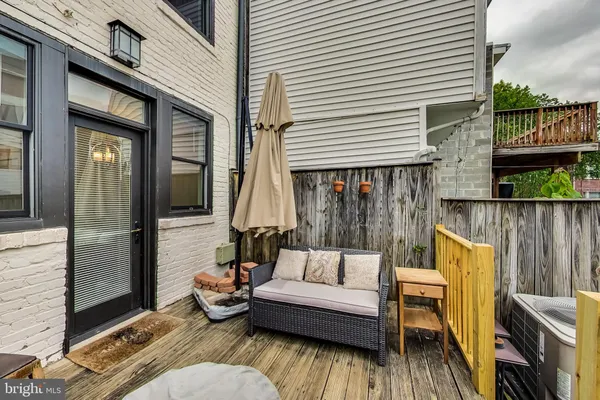 $2,345 | 1749 L Street Northeast, Washington, DC 20002