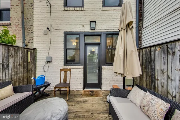 $2,345 | 1749 L Street Northeast, Washington, DC 20002