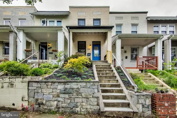 $2,345 | 1749 L Street Northeast, Washington, DC 20002