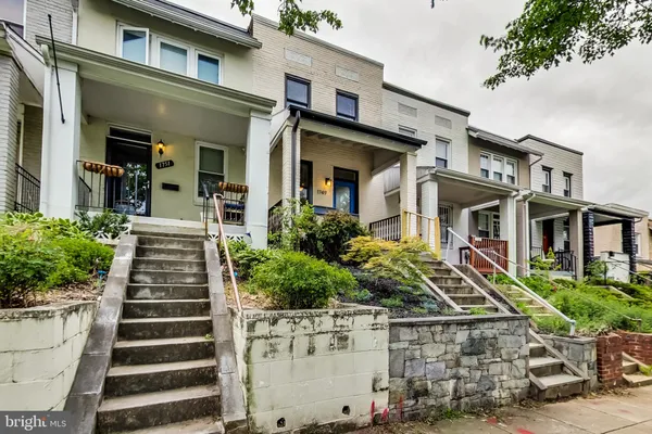 $2,345 | 1749 L Street Northeast, Washington, DC 20002