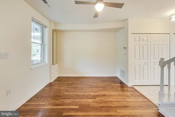 $2,345 | 1749 L Street Northeast, Washington, DC 20002
