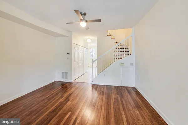 $2,345 | 1749 L Street Northeast, Washington, DC 20002