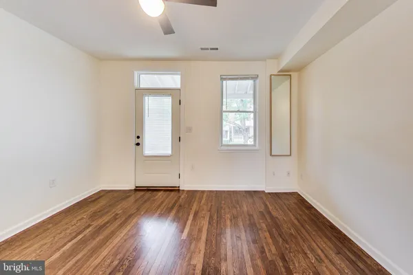 $2,345 | 1749 L Street Northeast, Washington, DC 20002