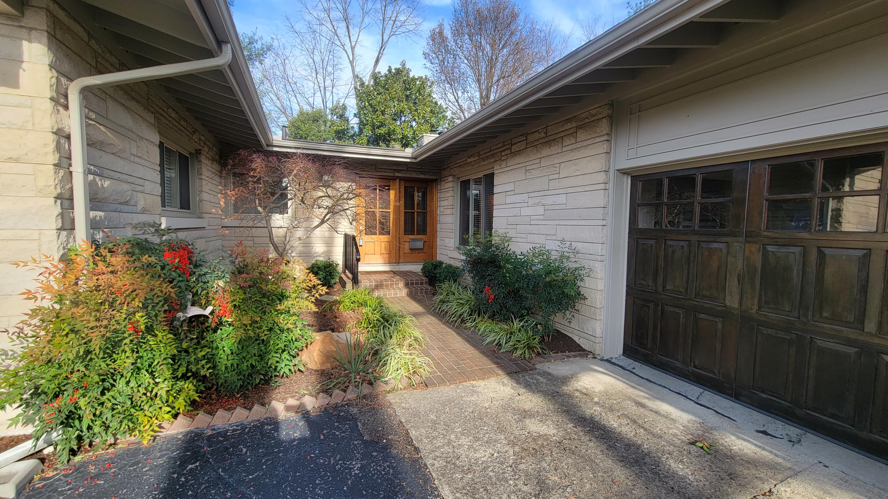 1189 Indian Mound Road Lexington, KY 40502 - Photo 3 of 40 12
