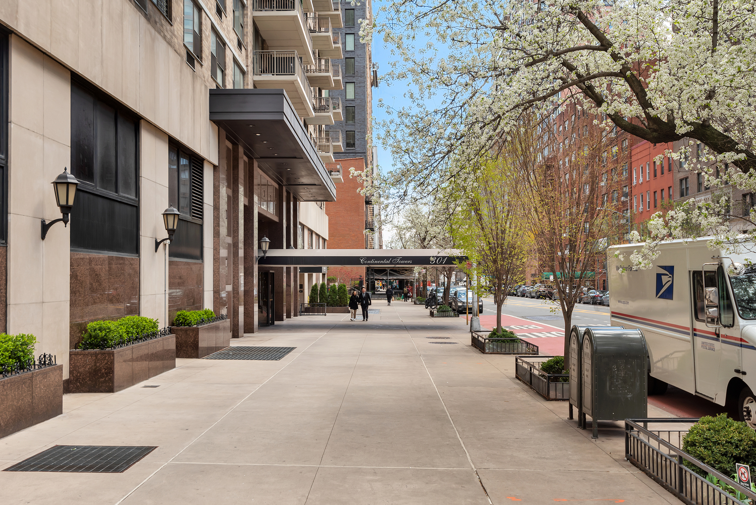 301 East 79th Street, Unit 5P Manhattan, NY 10075 - Photo 14 of 16 a view of a building with sitting area