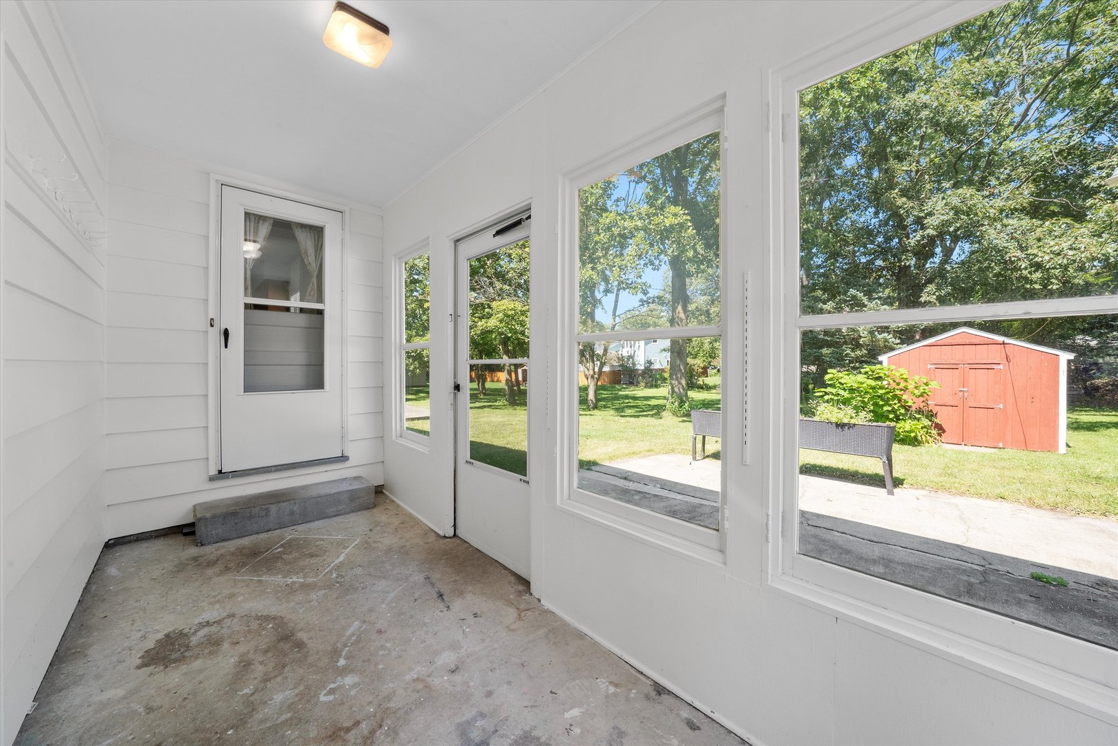 249 West Nebraska Street Frankfort, IL 60423 - Photo 14 of 18 a view of an empty room and a window