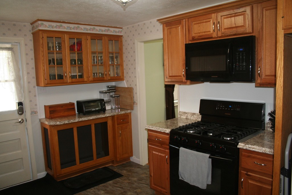 114 Rimmon Avenue Chicopee, MA 01013 - Photo 3 of 30