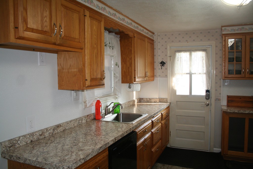114 Rimmon Avenue Chicopee, MA 01013 - Photo 4 of 30
