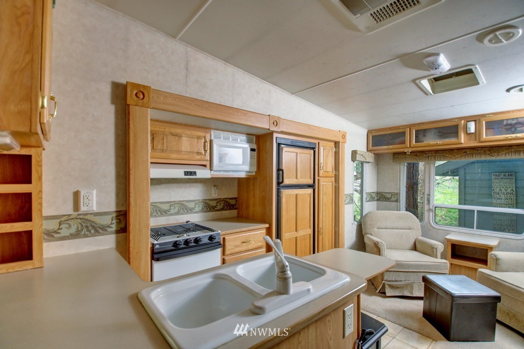 2049 Exit Road Maple Falls, WA 98266 - Photo 9 of 24 Gallery Image 9