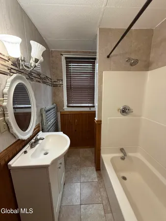 $1,850 | 23 Hampton Street, Unit 2, Albany, NY 12209