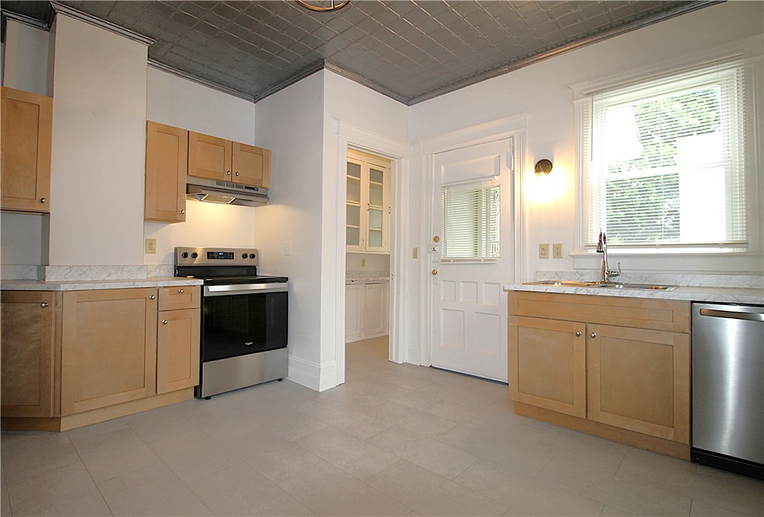 125 Field Street Rochester, NY 14620 - Photo 8 of 28