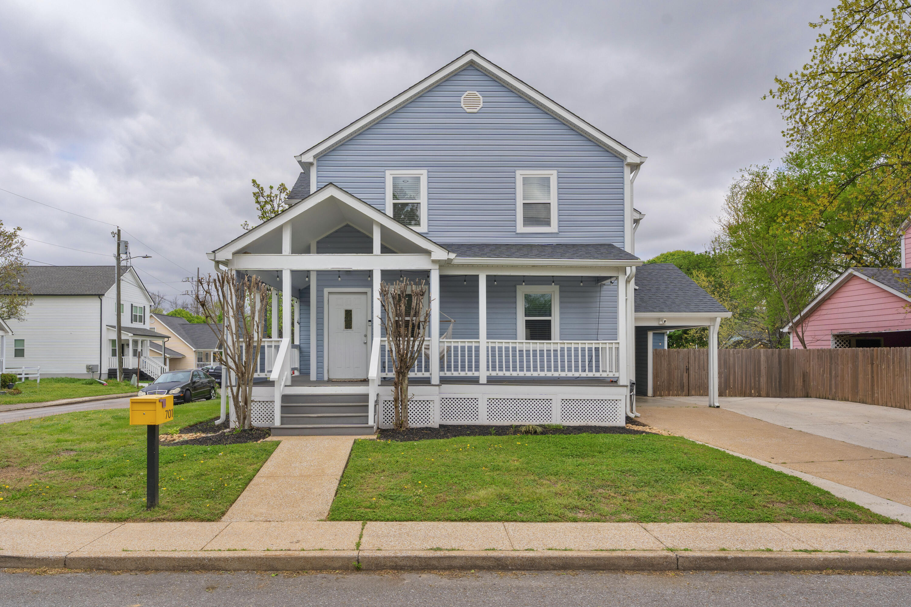 03 - 1701 Roberts Place - Exterior