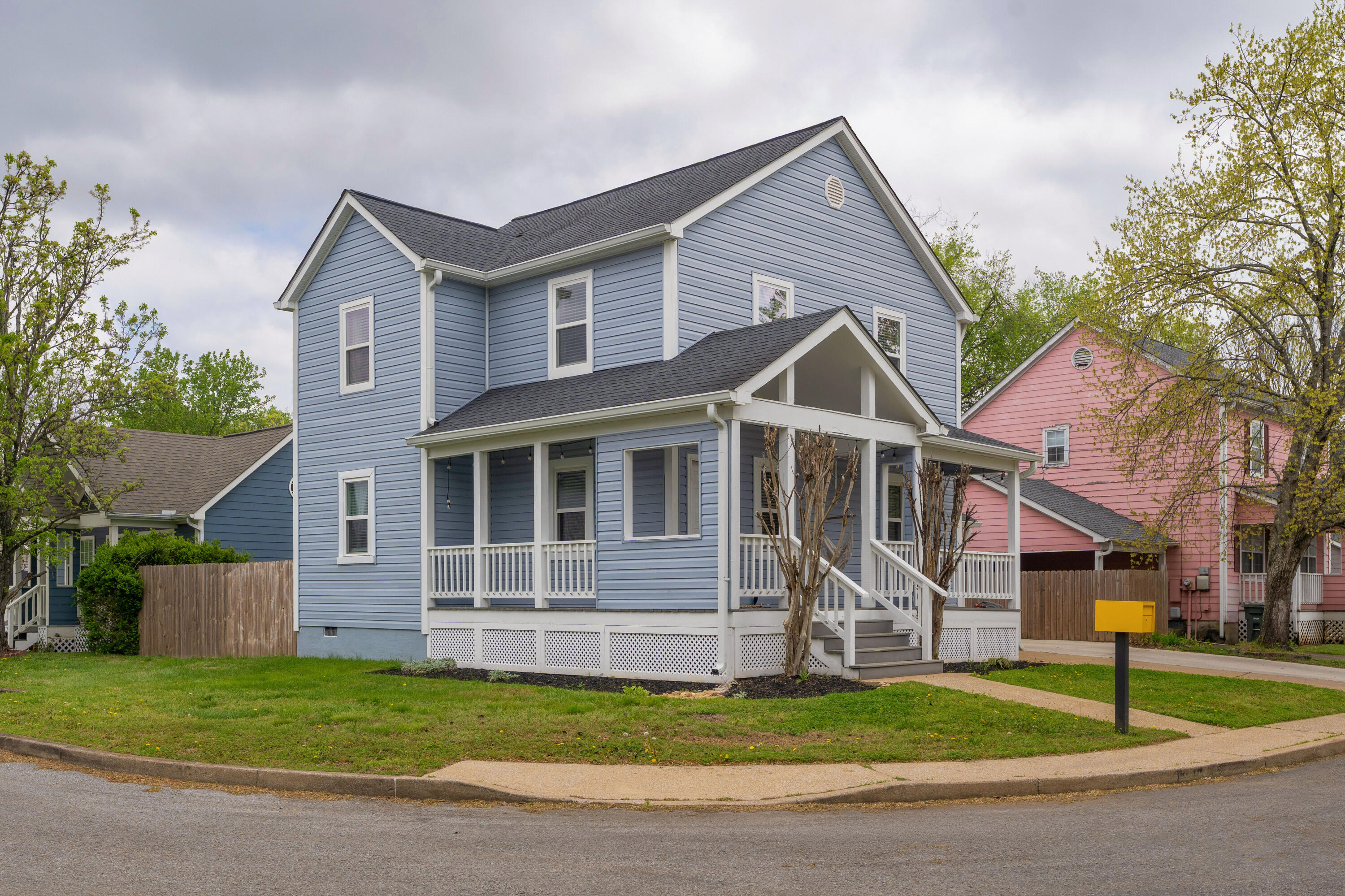 1701 Roberts Place Chattanooga, TN 37404 - Photo 2 of 28 01 - 1701 Roberts Place - Exterior