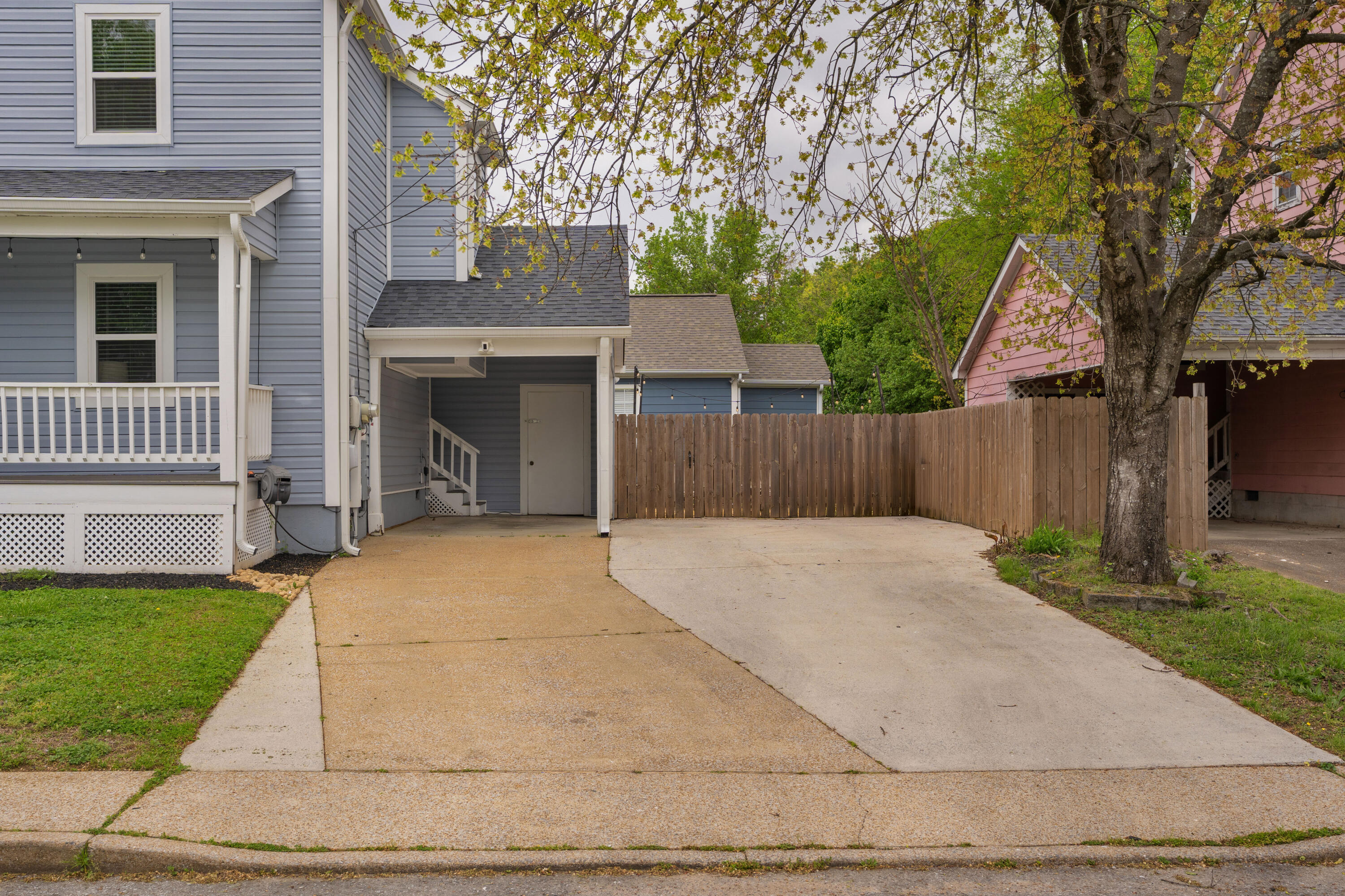 1701 Roberts Place Chattanooga, TN 37404 - Photo 5 of 28 05 - 1701 Roberts Place - Exterior