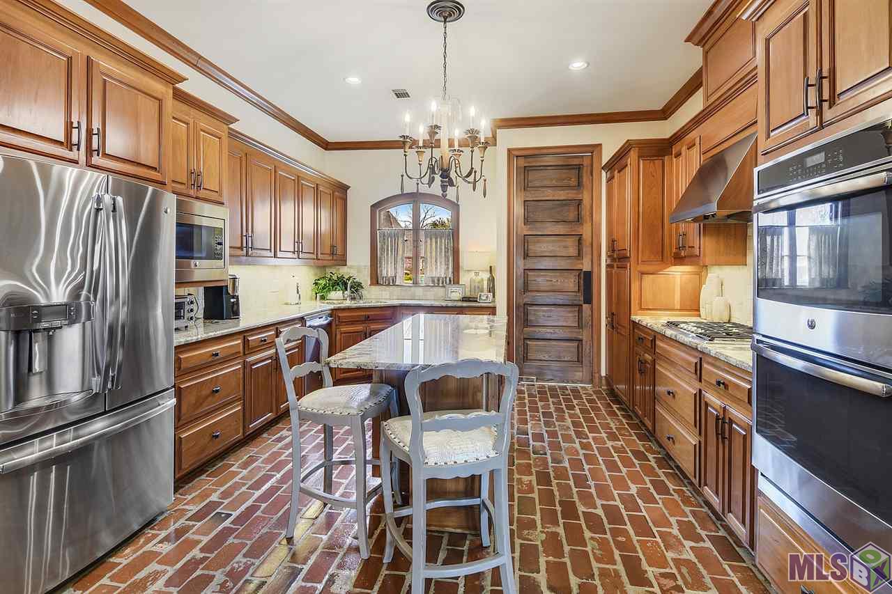 17540 Pecan Shadows Drive Baton Rouge, LA 70810 - Photo 4 of 28 Gallery Image 4