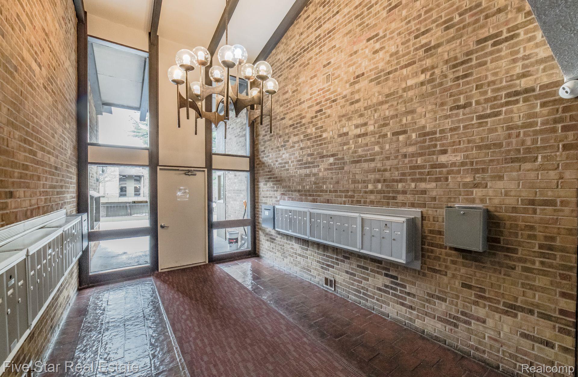 27330 Arborway Road, Unit 1 Southfield, MI 48033 - Photo 5 of 38 Gallery Image 5