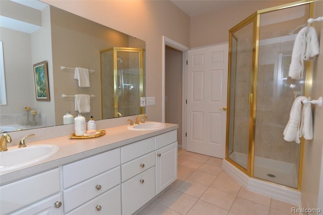 330 Ridgemont Road Oxford, MI 48370 - Photo 27 of 48 Dual Sinks & Ceramic Tile