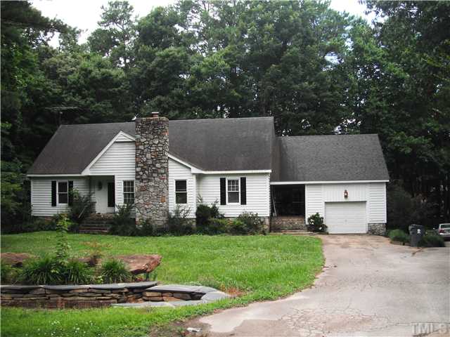 front view of house with a yard