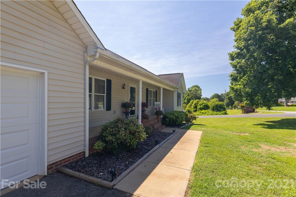 2714 Emmanuel Church Road Conover, NC 28613 - Photo 3 of 18 Gallery Image 3