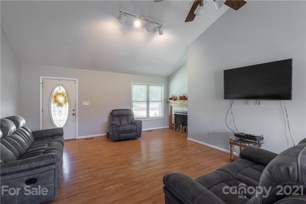 2714 Emmanuel Church Road Conover, NC 28613 - Photo 4 of 18 Gallery Image 4