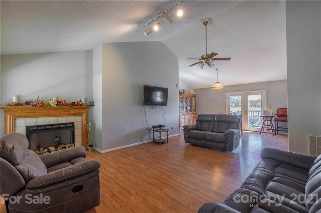 2714 Emmanuel Church Road Conover, NC 28613 - Photo 5 of 18 Gallery Image 5