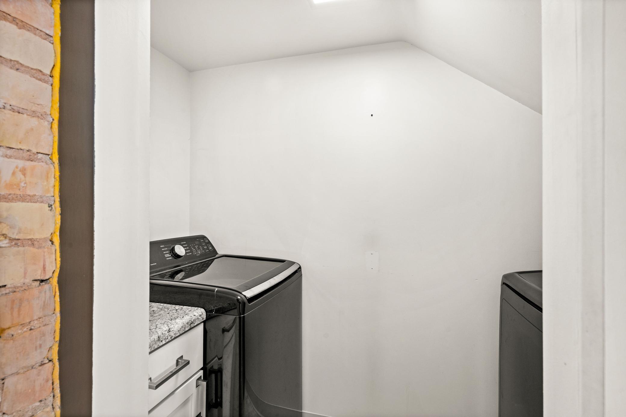 722 East 3rd Street Duluth, MN 55805 - Photo 11 of 38