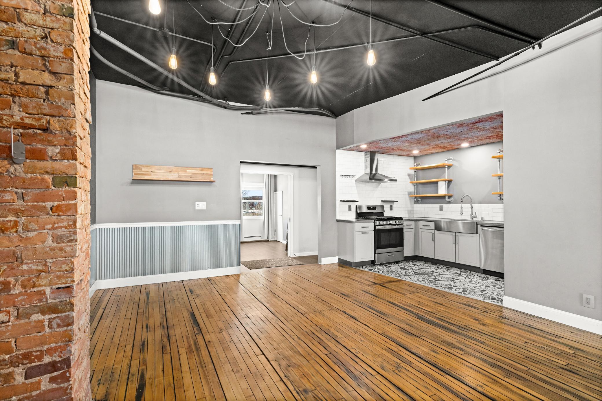 722 East 3rd Street Duluth, MN 55805 - Photo 4 of 38