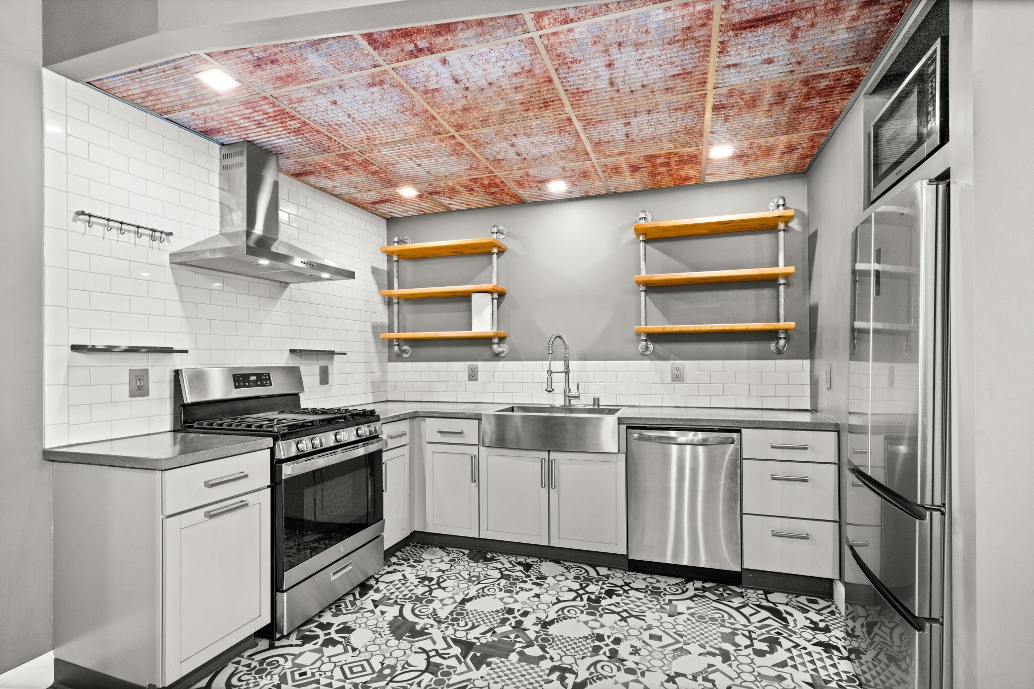 722 East 3rd Street Duluth, MN 55805 - Photo 6 of 38