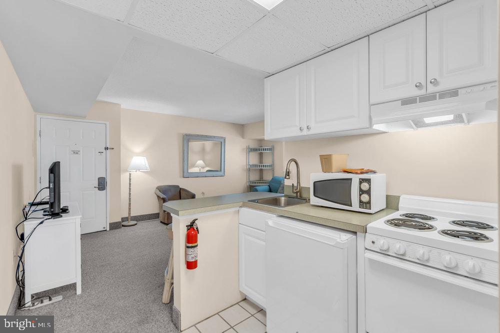 812 Ocean Avenue, Unit 420 Ocean City, NJ 08226 - Photo 8 of 20 a utility room with sink dryer and washer