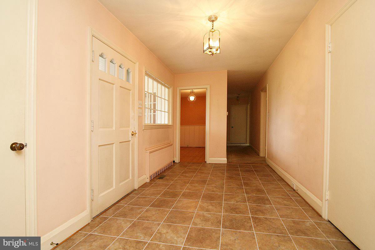 435 Washington Road Westminster, MD 21157 - Photo 3 of 20 Interior (General)