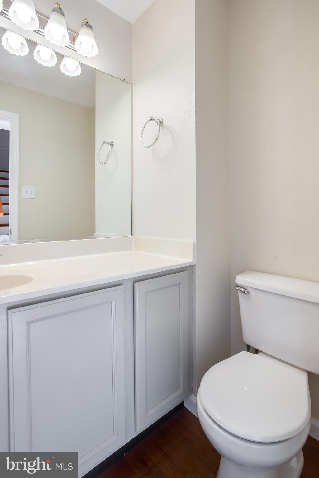 10901 Knights Bridge Court Reston, VA 20190 - Photo 15 of 30 Main Level Powder Room