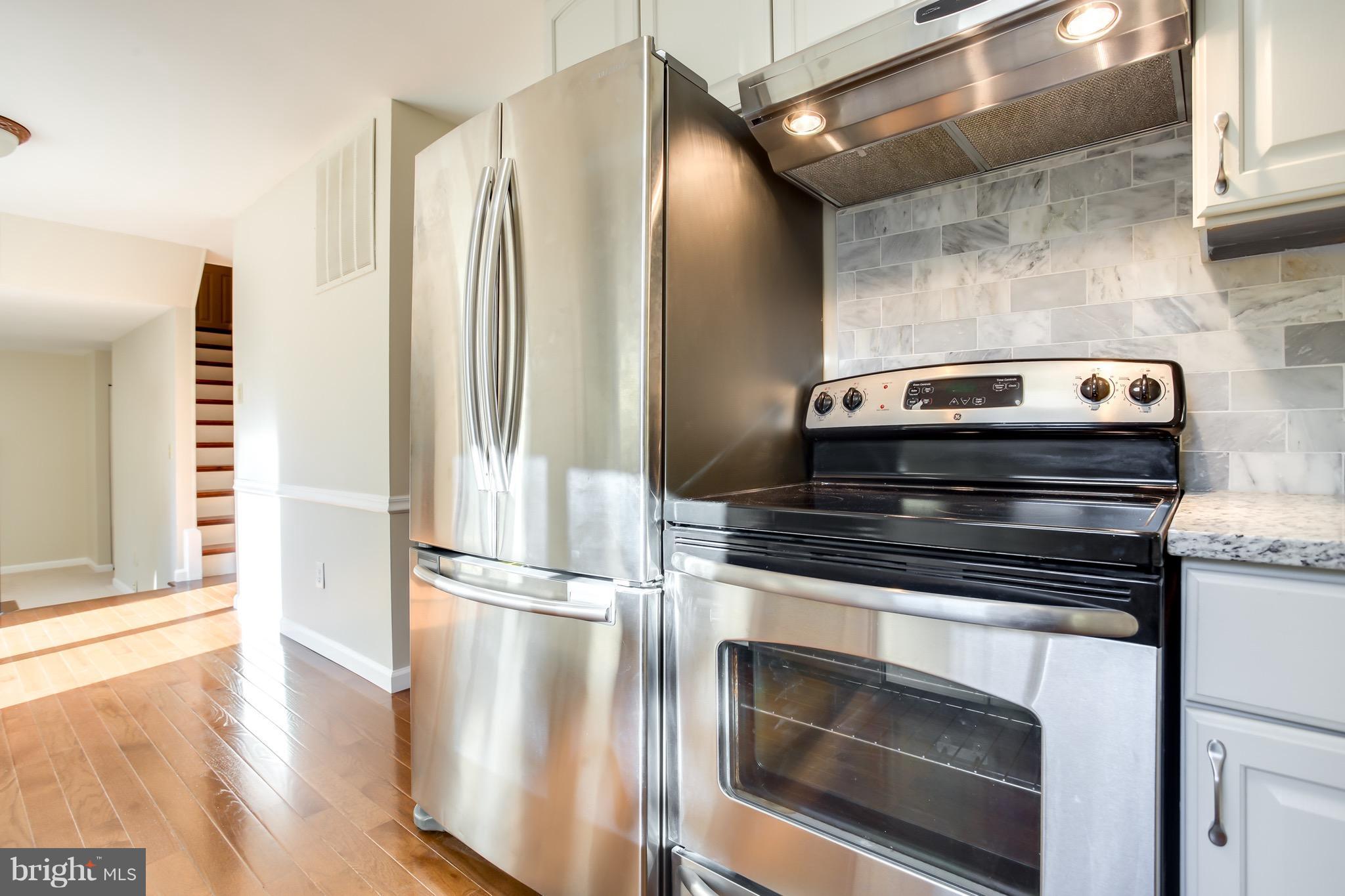 10901 Knights Bridge Court Reston, VA 20190 - Photo 7 of 30 Kitchen - Marble Backsplash