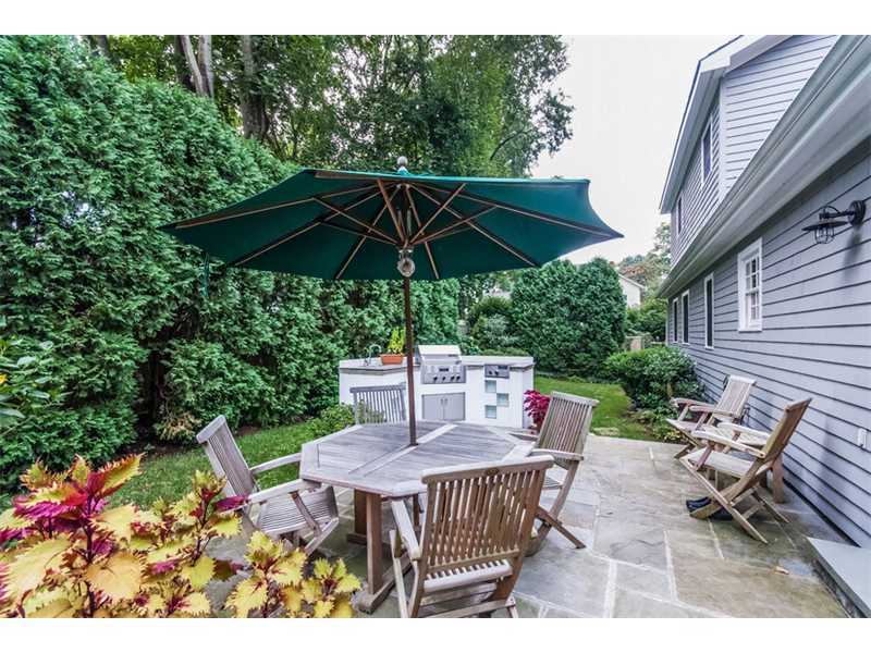 8 Milton Place Rowayton, CT 06853 - Photo 15 of 20 a patio with a patio table and chairs