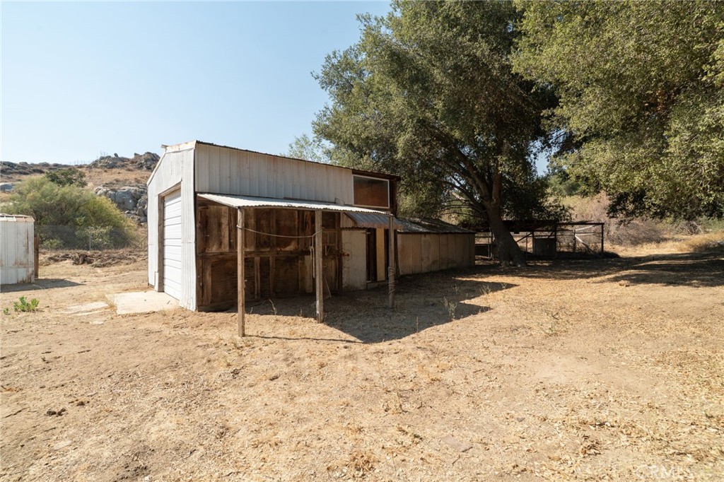 37455 Quarter Valley Road Temecula, CA 92592 - Photo 32 of 64 a view of a backyard with large trees