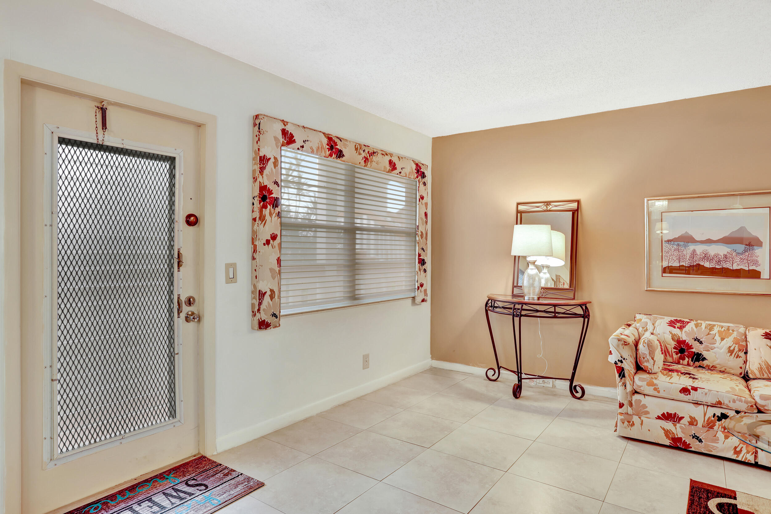 2037 Cornwall East Boca Raton, FL 33434 - Photo 2 of 26 02_55552969