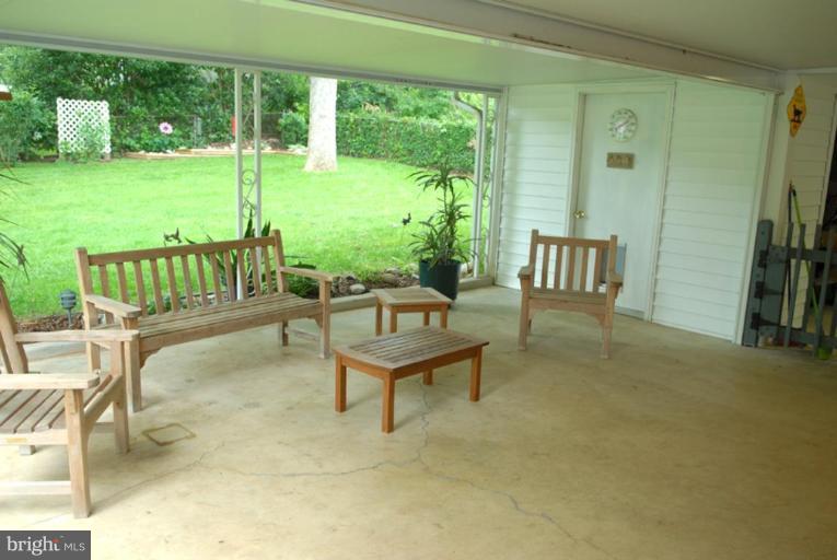 5507 Moultrie Road Springfield, VA 22151 - Photo 8 of 30 No Center Support Posts