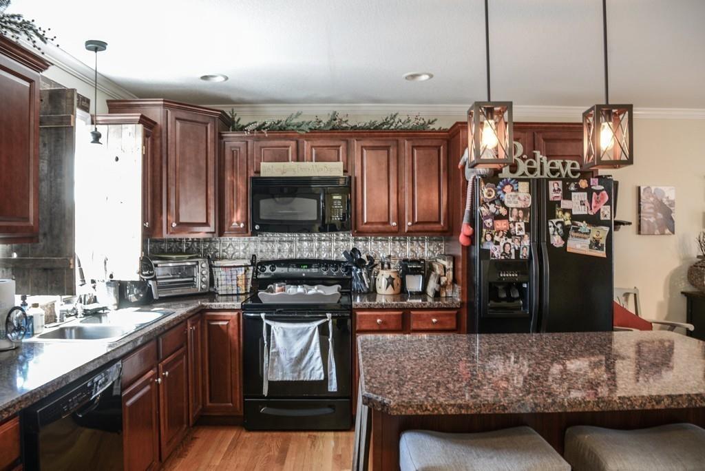 76 Russell Street Springfield, MA 01104 - Photo 11 of 41