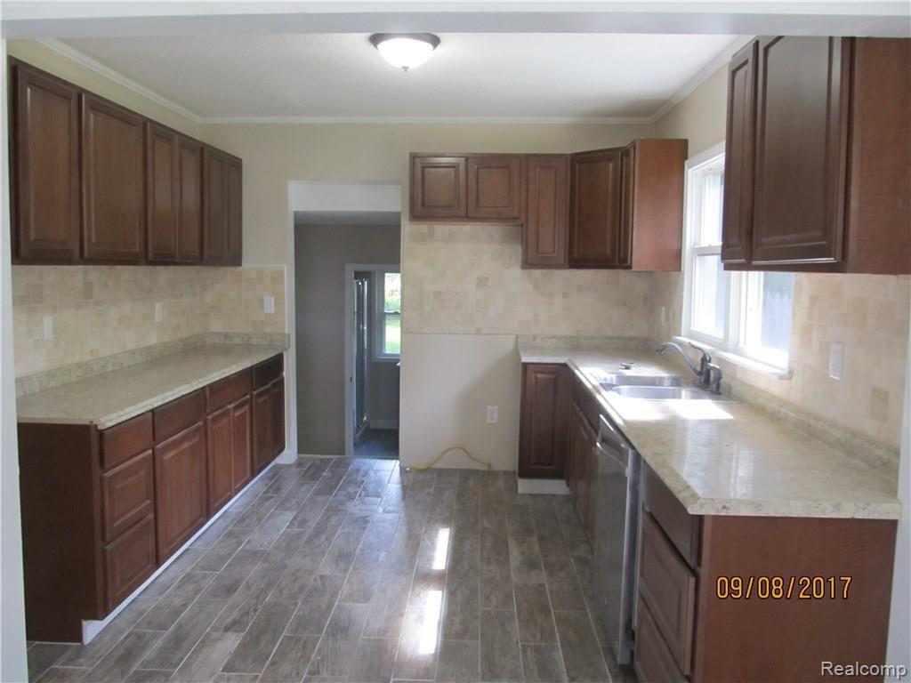 4227 Belsay Road Burton, MI 48519 - Photo 6 of 18 IMG_9408.JPG