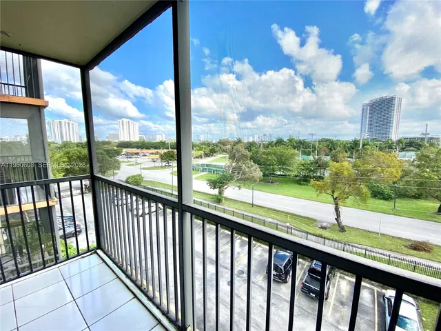 $155,000 | 16950 West Dixie Highway, Unit A536, North Miami Beach, FL 33160