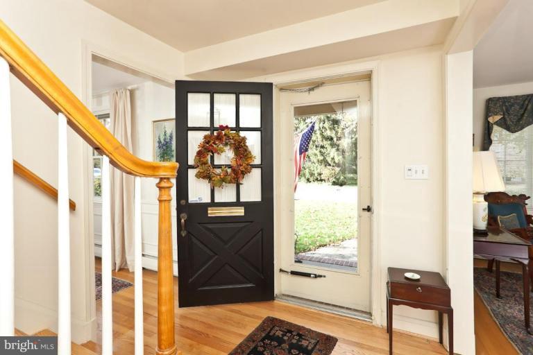5905 Meadowood Road Baltimore, MD 21212 - Photo 8 of 21 Entrance / Foyer