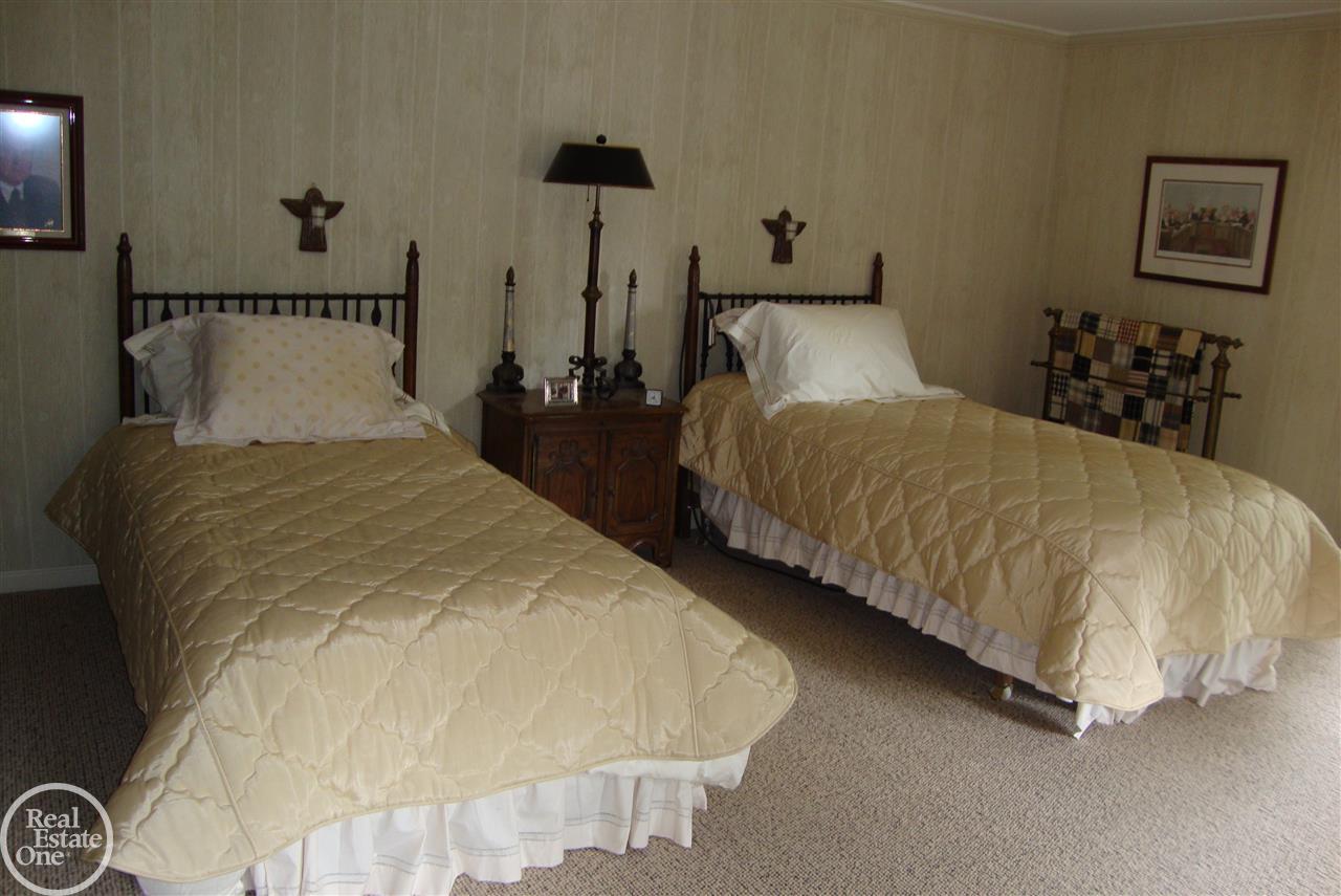 86 Lothrop Road Grosse Pointe Farms, MI 48236 - Photo 24 of 28