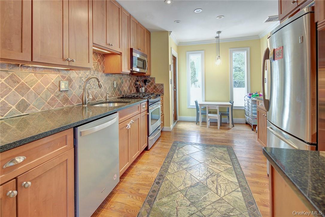 441 Boston Post Road Rye, NY 10580 - Photo 4 of 16