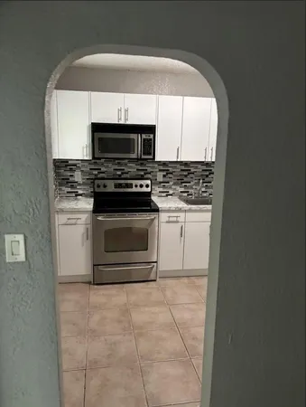 $1,600 | 407 Southeast 3rd Avenue, Unit B, Hallandale Beach, FL 33009