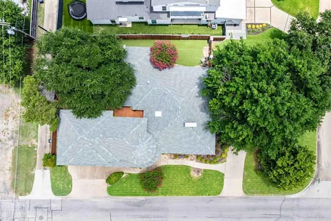 an aerial view of a house with outdoor space and lake view