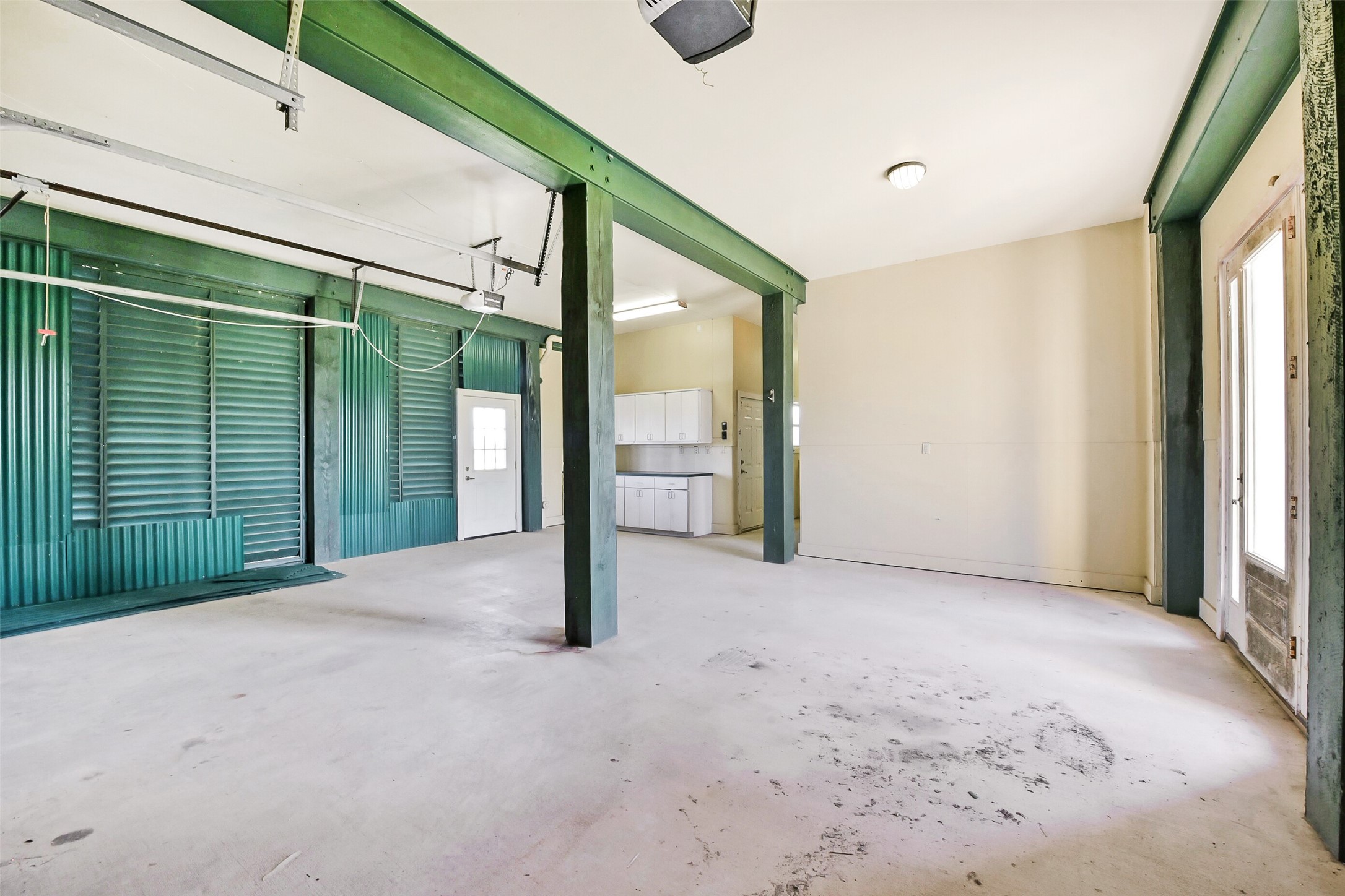 1 Loggerhead Hitchcock, TX 77563 - Photo 42 of 50 a view of an empty room with a sliding door