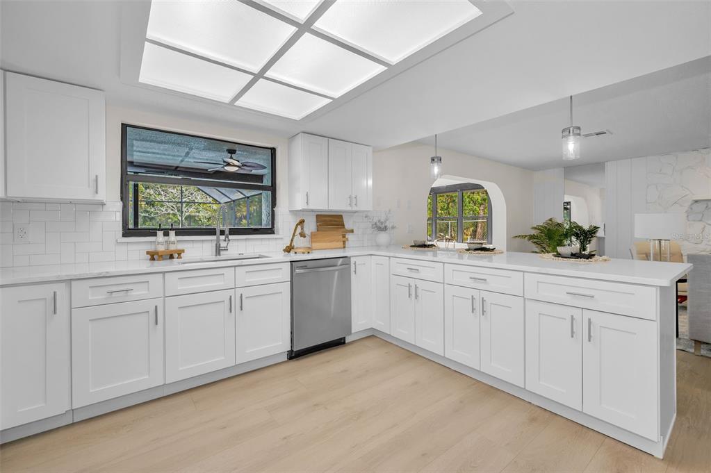 10639 Lakeview Drive New Port Richey, FL 34654 - Photo 13 of 58