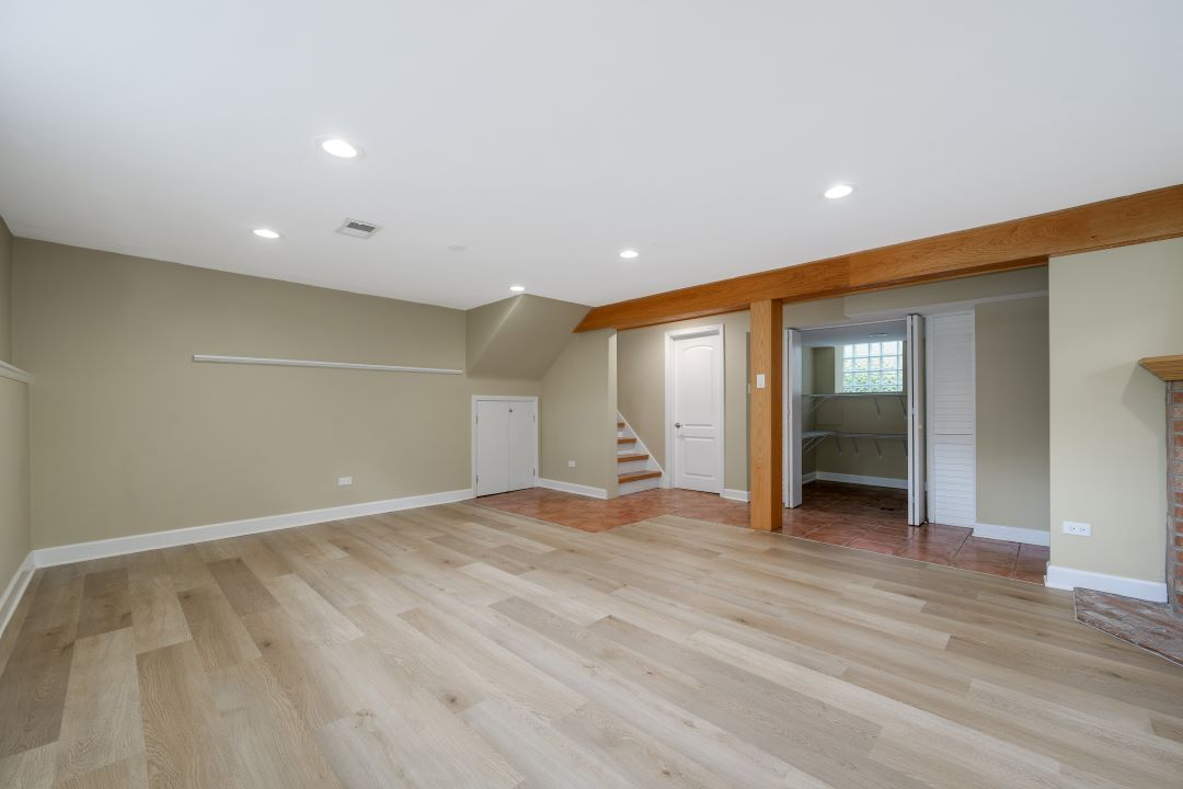 1700 Marvin Parkway Park Ridge, IL 60068 - Photo 20 of 26 an empty room with wooden floor and mirror