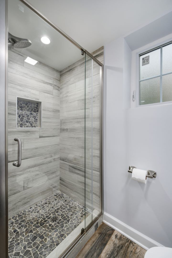 1700 Marvin Parkway Park Ridge, IL 60068 - Photo 22 of 26 a bathroom with a shower