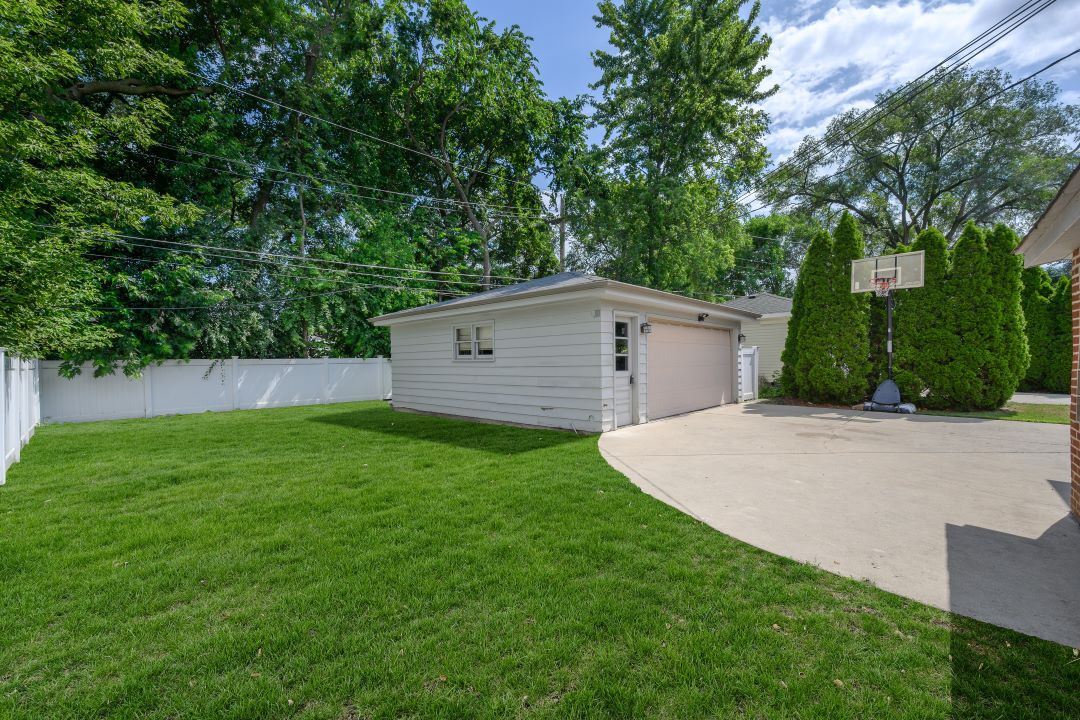 1700 Marvin Parkway Park Ridge, IL 60068 - Photo 25 of 26 a backyard of a house with lots of green space and plants