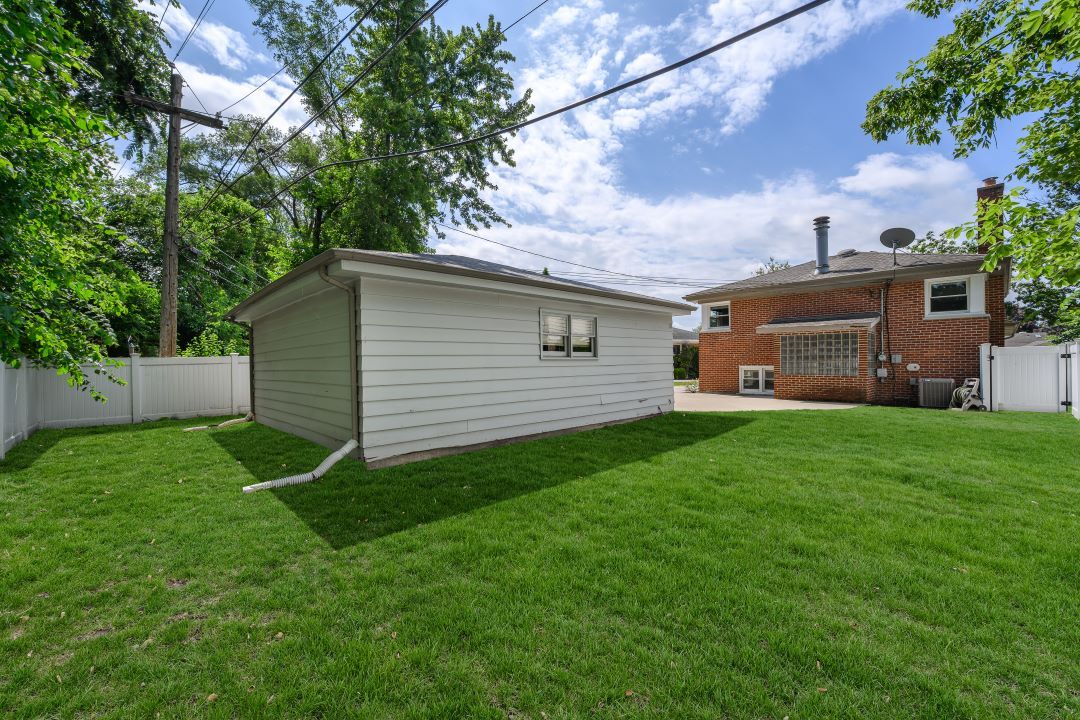 1700 Marvin Parkway Park Ridge, IL 60068 - Photo 26 of 26 a backyard of a house with lots of green space
